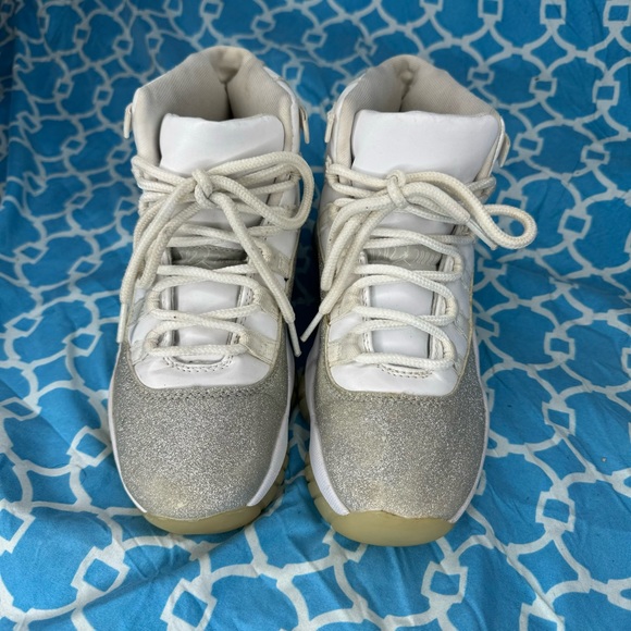 Nike Women’s size 7 Air Jordan 11 retro Vast grey glitter sparkle wmns sneakers - Picture 2 of 11